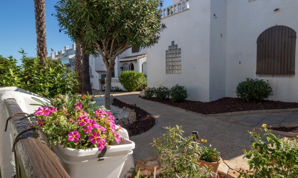 Återförsäljning - Villa i parhus -
Villamartín - Fortuna