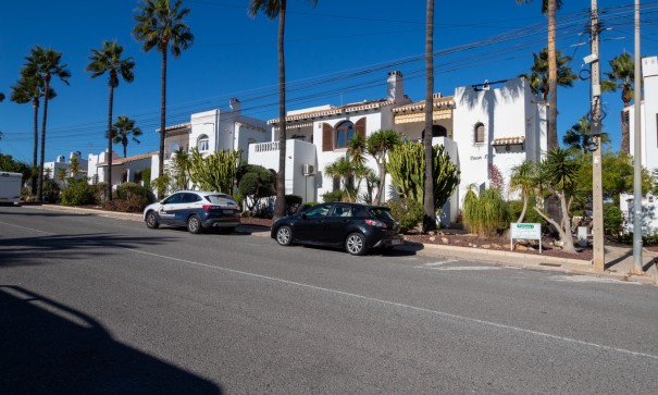 Återförsäljning - Villa i parhus -
Villamartín - Fortuna