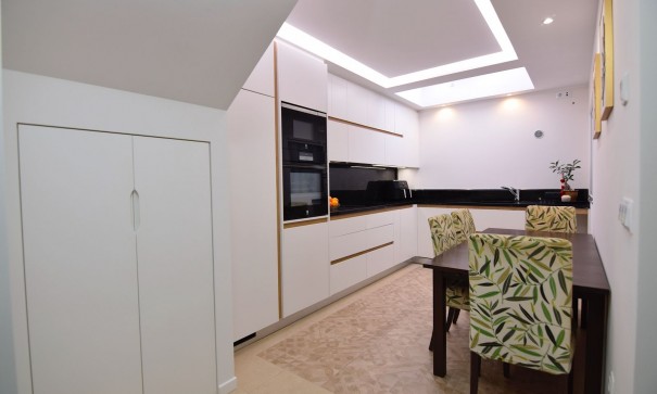 Herverkoop - Stadswoning -
La Florida