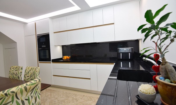 Herverkoop - Stadswoning -
La Florida