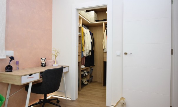 Herverkoop - Stadswoning -
La Florida