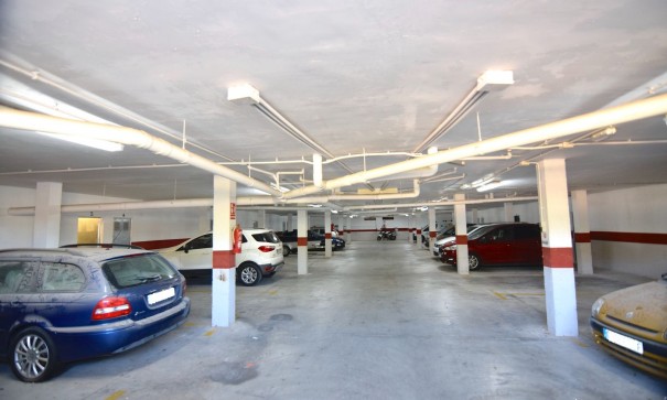 Herverkoop - Stadswoning -
La Florida