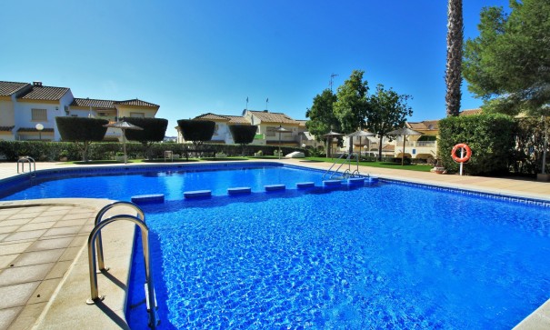 Herverkoop - Stadswoning -
La Florida