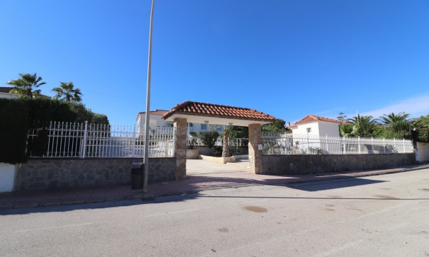 Återförsäljning - Fristående villa -
Algorfa - Lomas de La Juliana