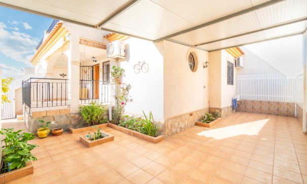 Herverkoop - Villa -
Orihuela Costa - Playa Flamenca
