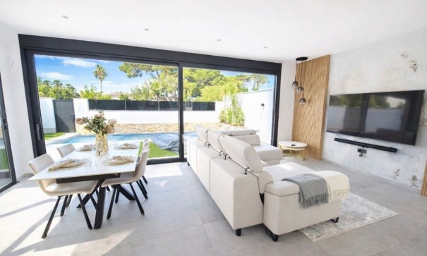 Herverkoop - Halfvrijstaande villa -
Santiago de La Ribera - Santiago de La Ribera - Town