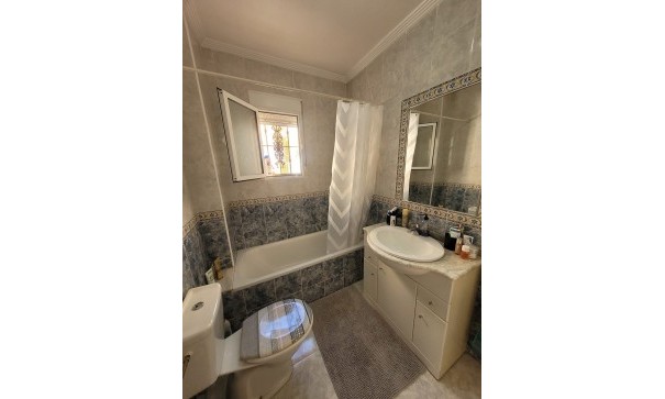 Återförsäljning - Radhus -
Algorfa