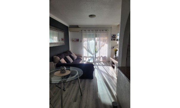 Återförsäljning - Radhus -
Algorfa