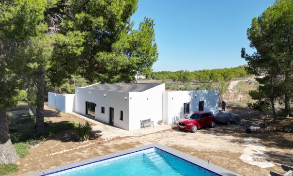 Återförsäljning - Fristående villa -
Villena