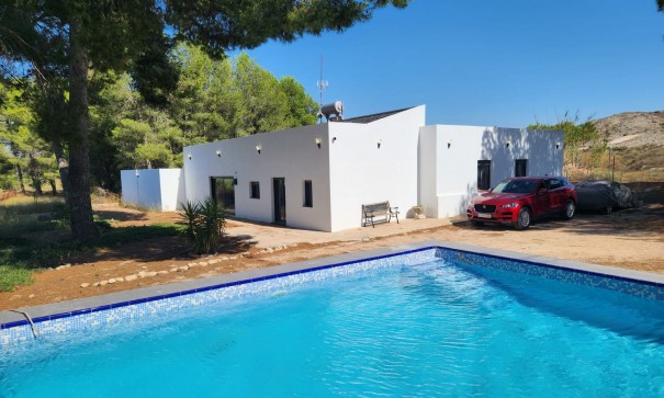 Återförsäljning - Fristående villa -
Villena