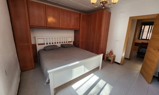 Återförsäljning - Fristående villa -
Villena