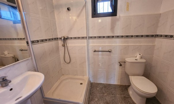 Återförsäljning - Fristående villa -
Villena