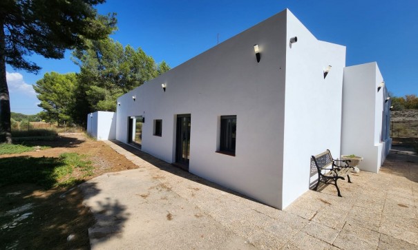 Återförsäljning - Fristående villa -
Villena