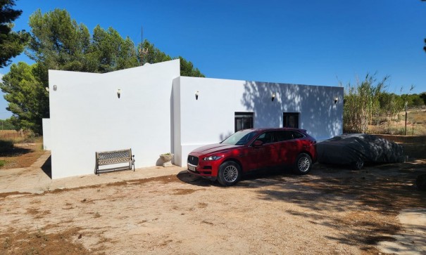 Återförsäljning - Fristående villa -
Villena