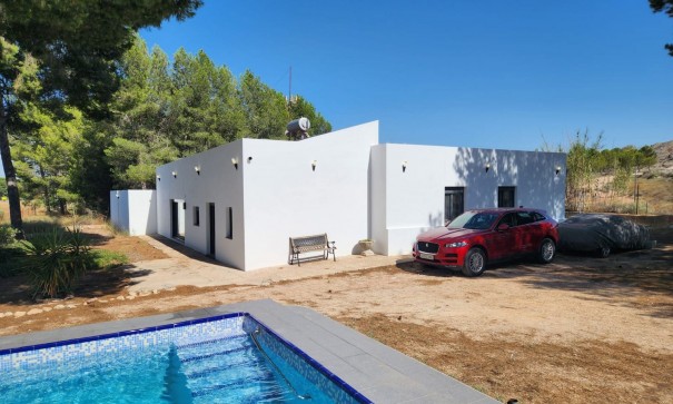 Återförsäljning - Fristående villa -
Villena