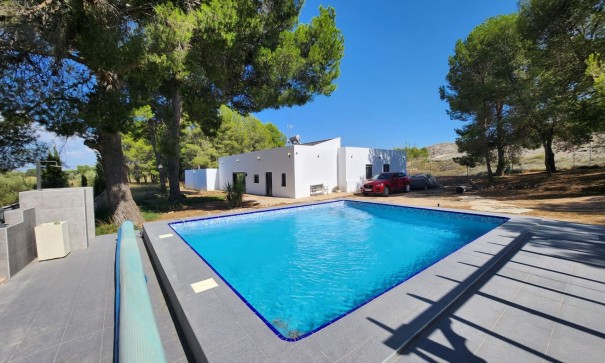 Återförsäljning - Fristående villa -
Villena