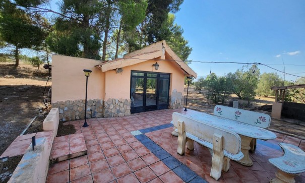 Återförsäljning - Fristående villa -
Villena