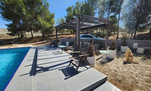 Återförsäljning - Fristående villa -
Villena