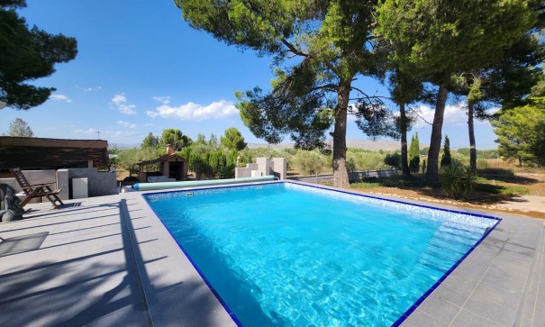 Återförsäljning - Fristående villa -
Villena