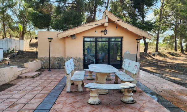 Återförsäljning - Fristående villa -
Villena