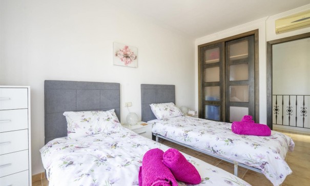 Herverkoop - Stadswoning -
SAN CAYETANO