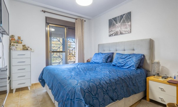 Resale - Stadthaus -
SAN CAYETANO