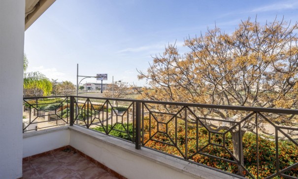 Resale - Stadthaus -
SAN CAYETANO