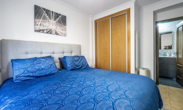 Resale - Stadthaus -
SAN CAYETANO