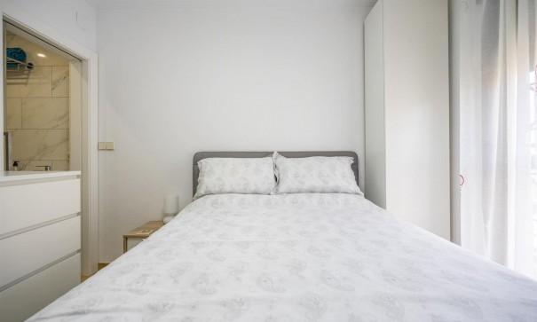 Resale - Stadthaus -
SAN CAYETANO