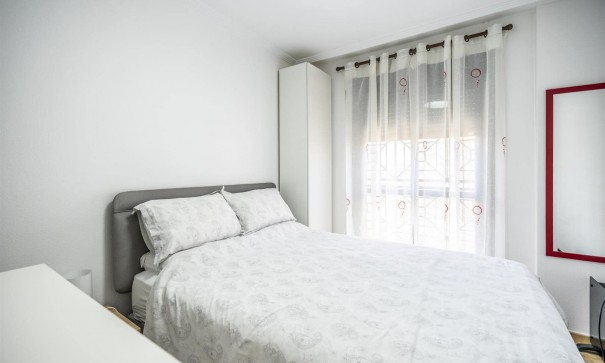 Resale - Stadthaus -
SAN CAYETANO