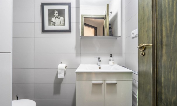 Resale - Stadthaus -
SAN CAYETANO