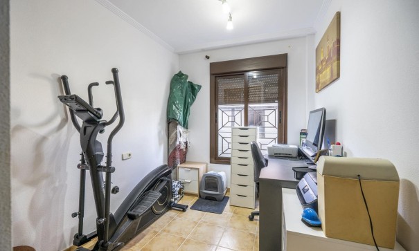 Resale - Stadthaus -
SAN CAYETANO