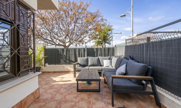 Resale - Stadthaus -
SAN CAYETANO