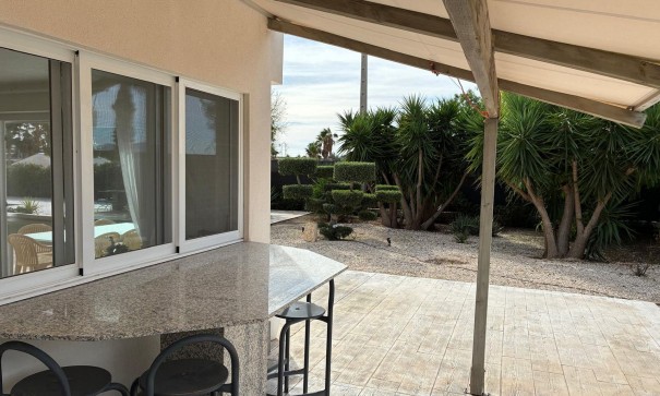 Sprzedaż - Willa wolnostojąca -
Crevillente