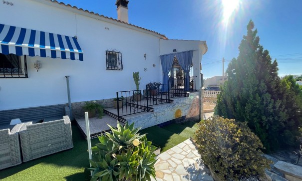 Herverkoop - Vrijstaande Villa -
Alfaz del Pi - l'Alfas del Pi