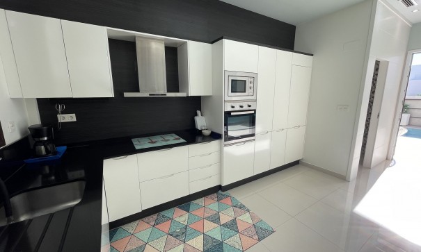 Herverkoop - Halfvrijstaande villa -
Villamartín