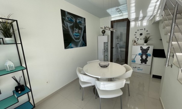 Herverkoop - Halfvrijstaande villa -
Villamartín