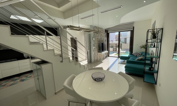 Herverkoop - Halfvrijstaande villa -
Villamartín