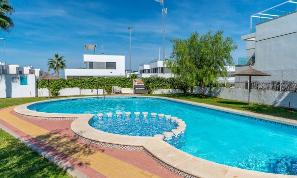 Herverkoop - Halfvrijstaande villa -
Villamartín