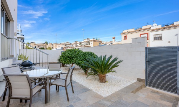 Venta - Chalet Independiente -
Villamartín