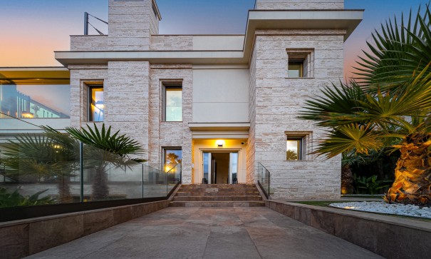 Herverkoop - Vrijstaande Villa -
La Zenia - Beachside