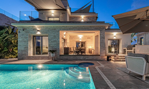 Herverkoop - Vrijstaande Villa -
La Zenia - Beachside