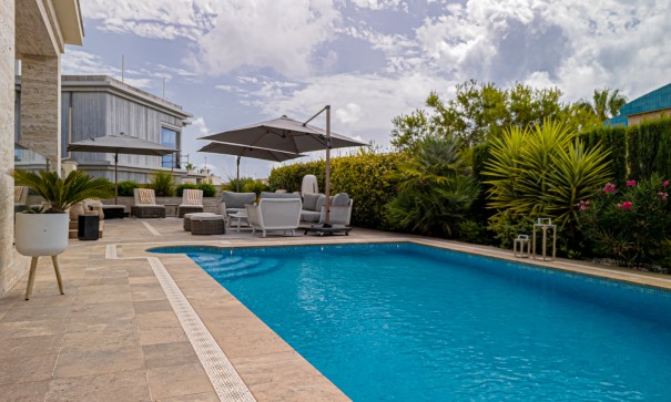 Herverkoop - Vrijstaande Villa -
La Zenia - Beachside