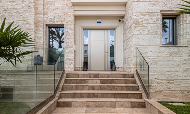 Herverkoop - Vrijstaande Villa -
La Zenia - Beachside