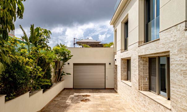 Herverkoop - Vrijstaande Villa -
La Zenia - Beachside