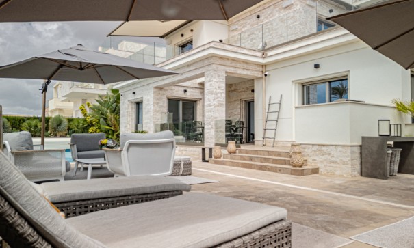 Herverkoop - Vrijstaande Villa -
La Zenia - Beachside