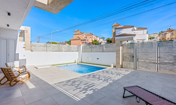 Herverkoop - Villa - Vrijstaand -
Orihuela Costa - Blue Lagoon*