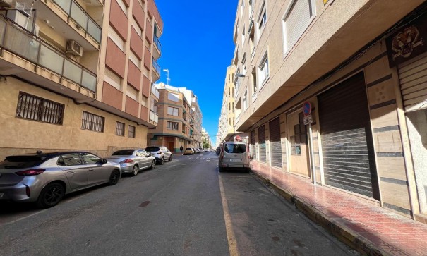 Herverkoop - Commercieel -
Torrevieja - Playa de los Naufragos