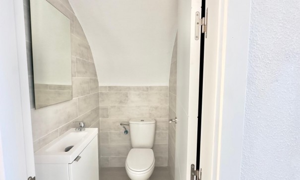 Herverkoop - Stadswoning -
Torrevieja - La Mata