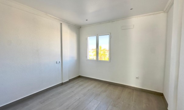 Herverkoop - Stadswoning -
Torrevieja - La Mata